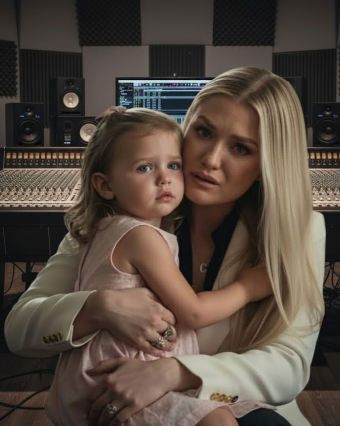 “I See Daddy!” — The Moment That Left Millions in Tears. Just moments ago in Chicago, Illinois, a new video released by Erika Kirk has brought the nation to tears. Holding her young daughter in her arms, Erika looked straight into the camera — her voice trembling as she spoke about love, loss, and the final promise her late husband, Charlie Kirk, made before he died.