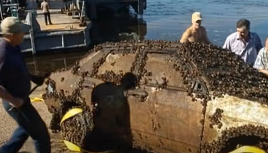 Man Discovers Submerged Car in River and Alerts Authorities